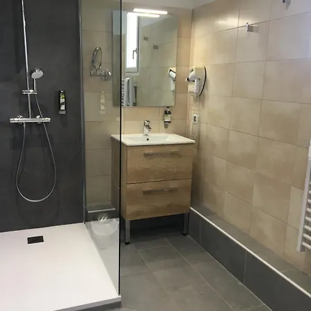 호텔 Logis Restaurant Les Balcons De L'esperance 3*