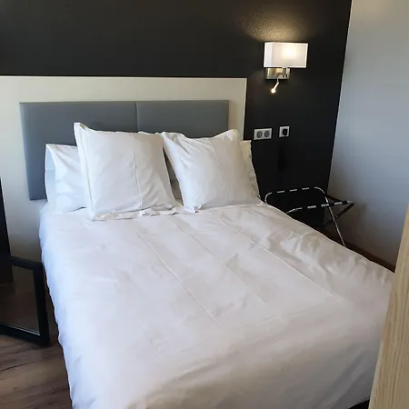 Logis Restaurant Les Balcons De L'esperance Отель 3*