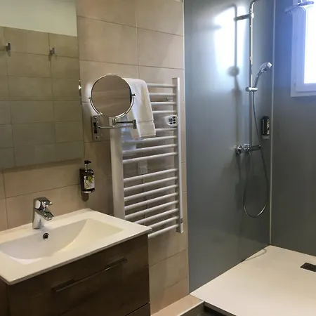 Logis Restaurant Les Balcons De L'esperance מלון 3*