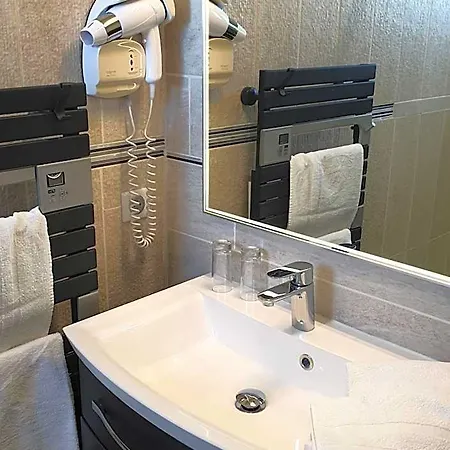 Hotell Logis Restaurant Les Balcons De L'esperance