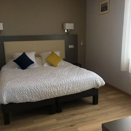 Logis Restaurant Les Balcons De L'esperance מלון
