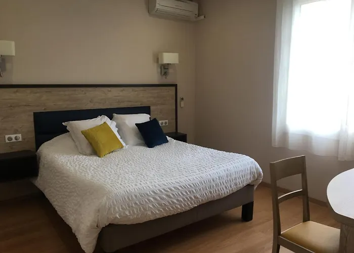 Hotel Logis Restaurant Les Balcons De L'esperance Limeuil