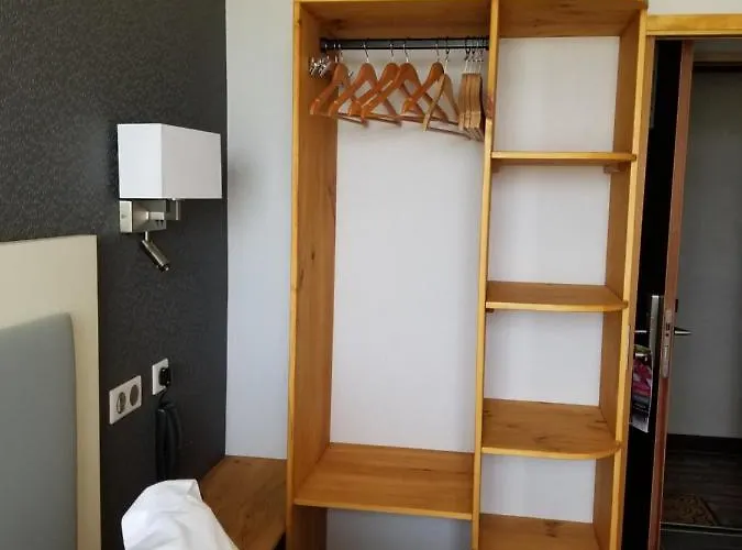 Logis Restaurant Les Balcons De L'esperance Hotel