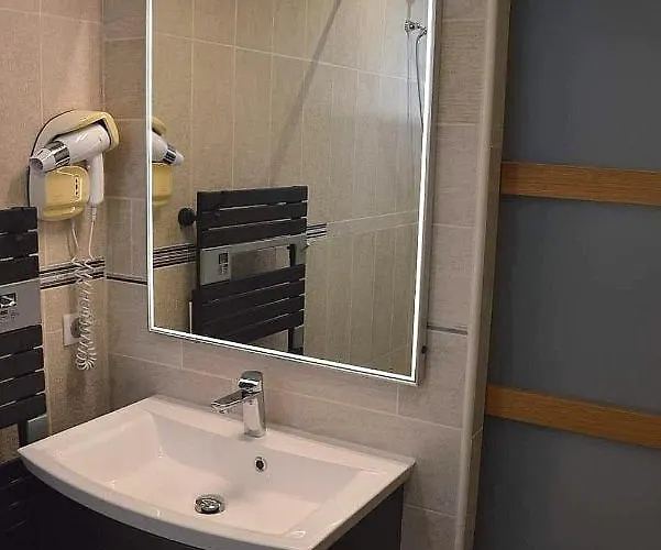 Logis Restaurant Les Balcons De L'esperance Hotel