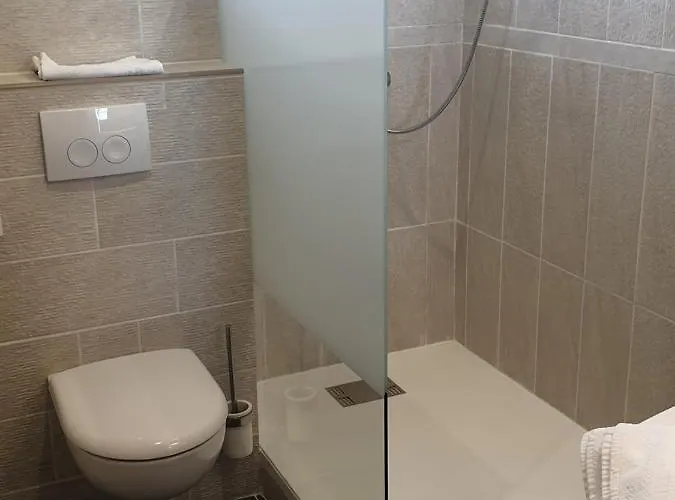 Logis Restaurant Les Balcons De L'esperance Hotel